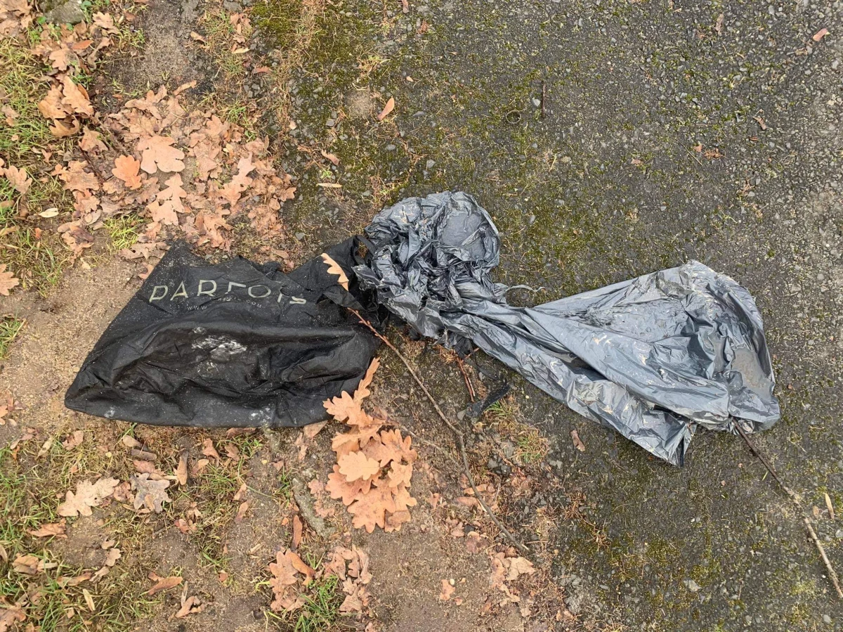 W Parku Szczytnickim we Wrocławiu znaleziono okaleczonego, martwego psa. Sprawę bada policja. "Pies ma ślady dziwnych obrażeń - wygląda na to, że ktoś odciął mu część ciała" - informuje wrocławska Ekostraż. Organizacja prosi o pomoc osoby, które mają informacje, co się zdarzyło.