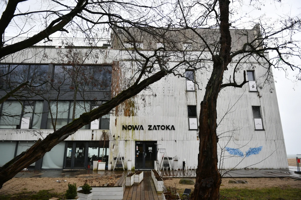 Sopot przejął budynek, w którym funkcjonował lokal Zatoka Sztuki. Zdecydowano, że pozostanie on w zasobach miasta. Wiceprezydent Sopotu Magdalena Czarzyńska-Jachim przyznała na konferencji prasowej, że budynek jest w katastrofalnym stanie i od dłuższego czasu nie był nawet ogrzewany. 