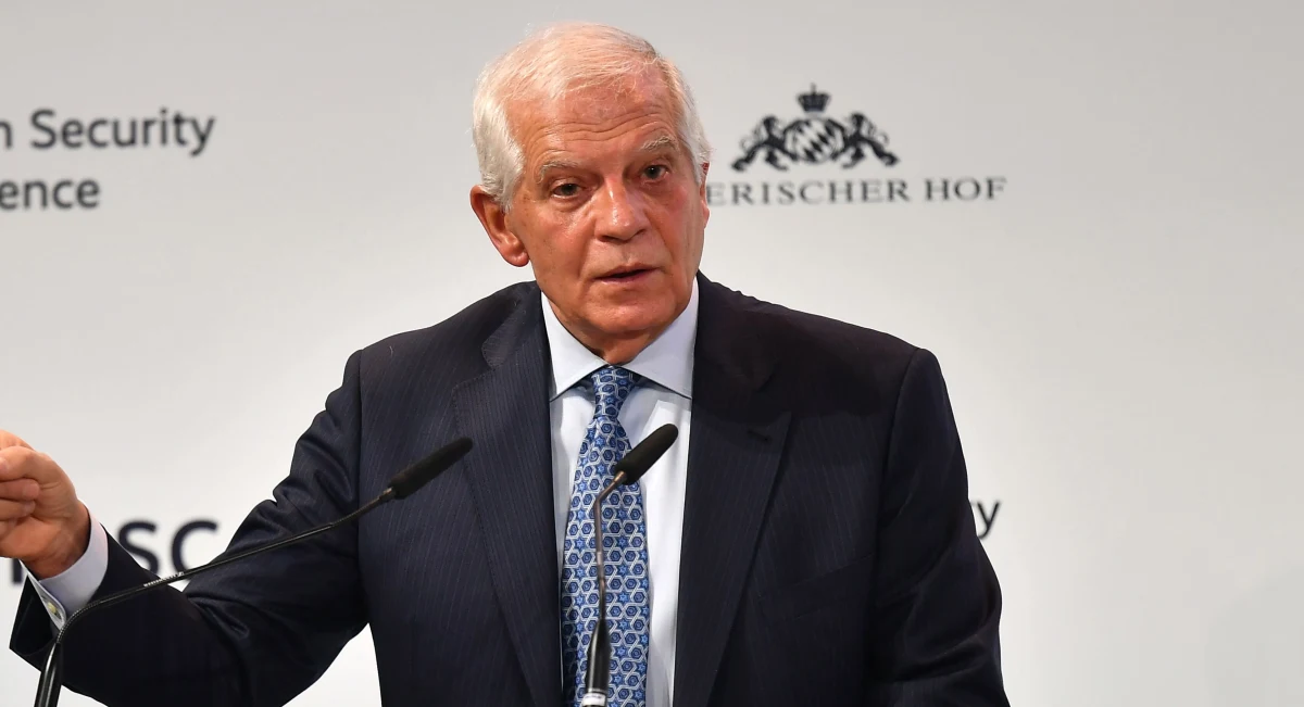 Dostarczenie broni przez Chiny do Rosji w celu wsparcia jej inwazji na Ukrainę byłoby dla Unii Europejskiej przekroczeniem "czerwonej linii" - oświadczył w Brukseli szef unijnej dyplomacji Josep Borrell. 