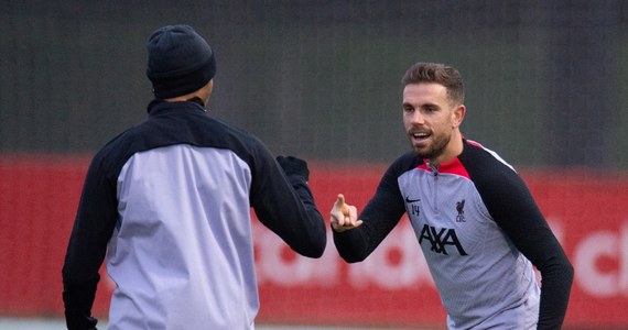 Wieczorem rozegrane zostaną dwa kolejne spotkania 1/8 finału piłkarskiej Ligi Mistrzów. Emocje budzi dwumeczowa rywalizacja Liverpoolu i Realu Madryt. Te drużyny w maju zeszłego roku zmierzyły się w wielkim finale Champions League. Real wygrał wtedy 1:0 i teraz madrycki klub także wydaje się faworytem. W drugiej parze zagrają Eintracht Frankfurt i Napoli Piotra Zielińskiego.