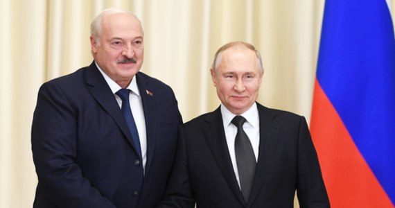 Krok po kroku Rosja chce przejąć Białoruś – tak wynika z dokumentu, który wyciekł z administracji Putina. Piszą o nim niemieckie media, między innymi NDR, WDR i "Süddeutsche Zeitung". 