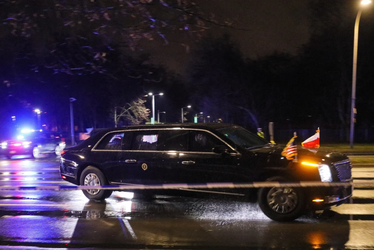 Cadillac One, powszechnie znany jako "Bestia", czyli samochód, którym porusza się prezydent USA Joe Biden to 5,5-metrowa opancerzona limuzyna wyposażona w imponujące rozwiązania. Mają one chronić najważniejszego pasażera na wszelkie możliwe sposoby.