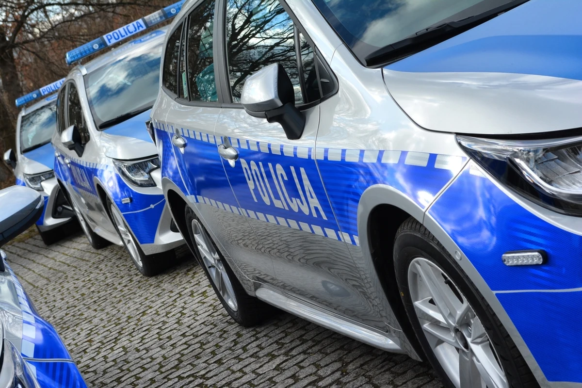 Sopoccy policjanci dostaną dofinansowanie z budżetu miasta na zakup radiowozu, w kwocie 75 tys. zł. Pozwoli to na zwiększenie liczby patroli w kurorcie. Porozumienie o dofinansowaniu podpisał prezydent Sopotu.