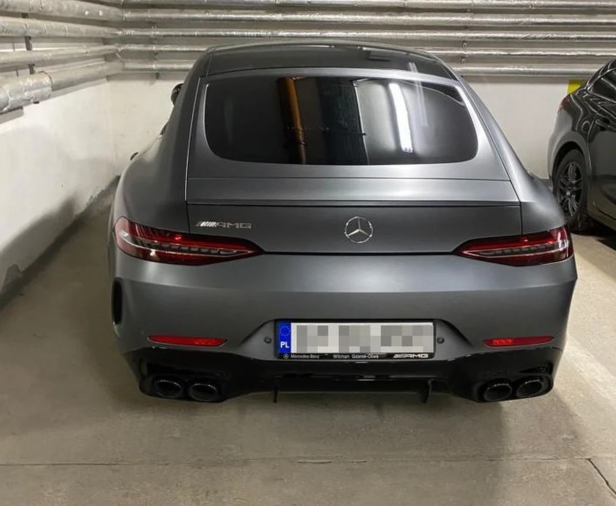 Nawet 10 lat więzienia grozi 42-latkowi, który wyprowadził z gdańskiej spółki ponad 13 mln złotych. Ukradzione pieniądze wydawał na samochody, nieruchomości, sprzęt elektroniczny, zegarki i perfumy.

