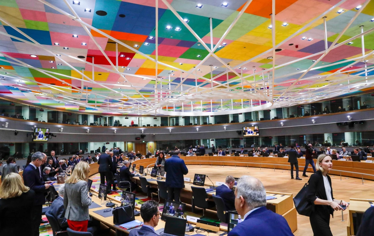 Nowa specjalna unijna agencja nadzorująca omijanie sankcji wobec Rosji? Holandia zaproponowała utworzenie takiego ciała, które gromadziłoby informacje dotyczące firm i krajów obchodzących sankcje. Dzięki temu UE miałaby skuteczniej walczyć z tym procederem. Polska jest sceptyczna wobec tego pomysłu. 