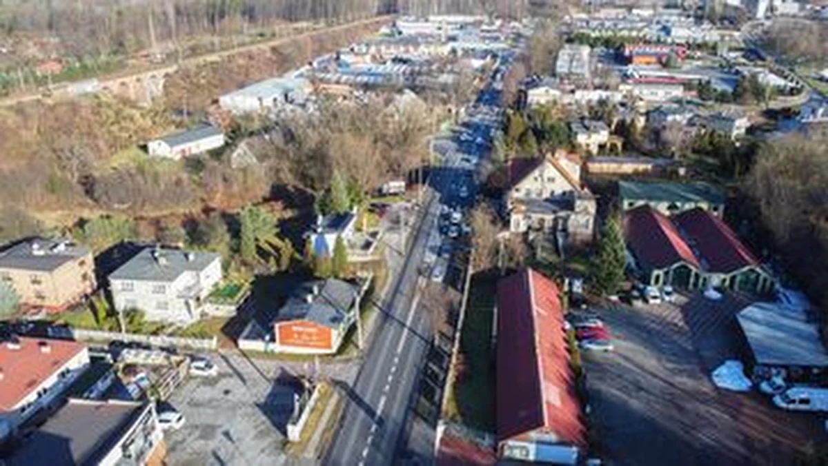 Odcinek jednej z tras dojazdowych z Rybnika do autostrady A4 - ul. Mikołowskiej, którą przebiega odcinek drogi wojewódzkiej nr 925 – zostanie w poniedziałek 27 lutego zamknięty, na czas budowy mostu nad rzeką Rudą. Wytyczony będzie objazd ul. Wyzwolenia, Gliwicką i Wielopolską.