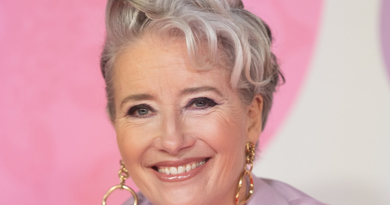 Emma Thompson w najnowszym wywiadzie wróciła wspomnieniami do początków swojej kariery. Aktorka ujawniła, że chciała grać w teatrze, a występy w filmach i związana z nimi sława nigdy nie były jej celem. Dlatego - choć zagrała w wielu słynnych produkcjach i zdobyła dwa Oscary - wciąż nie może się pogodzić z tym, że jest popularna i ma "alergię" na pozowanie na ściankach i udzielanie wywiadów na czerwonym dywanie.