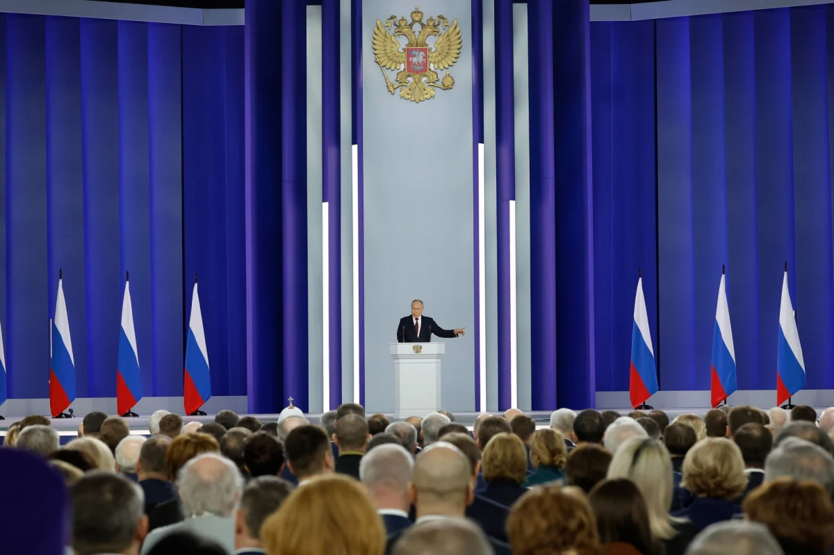 Władimir Putin nie zaskoczył podczas przemówienia przed Zgromadzeniem Federalnym, czyli połączonymi izbami rosyjskiego parlamentu. Podczas niemal dwugodzinnej przemowy powtarzał słowa o wywołaniu przez Zachód konfliktu, o konieczności pomocy mieszkańcom wschodniej Ukrainy ciemiężonym przez ukraińskich nacjonalistów. Padały też optymistyczne słowa dotyczące gospodarki Federacji, która nie poddaje się sankcjom. Jego wypowiedź w Radiu RMF24 oceniła dr Agnieszka Bryc, politolożka specjalizująca się w sprawach Rosji z Uniwersytetu Mikołaja Kopernika w Toruniu. 