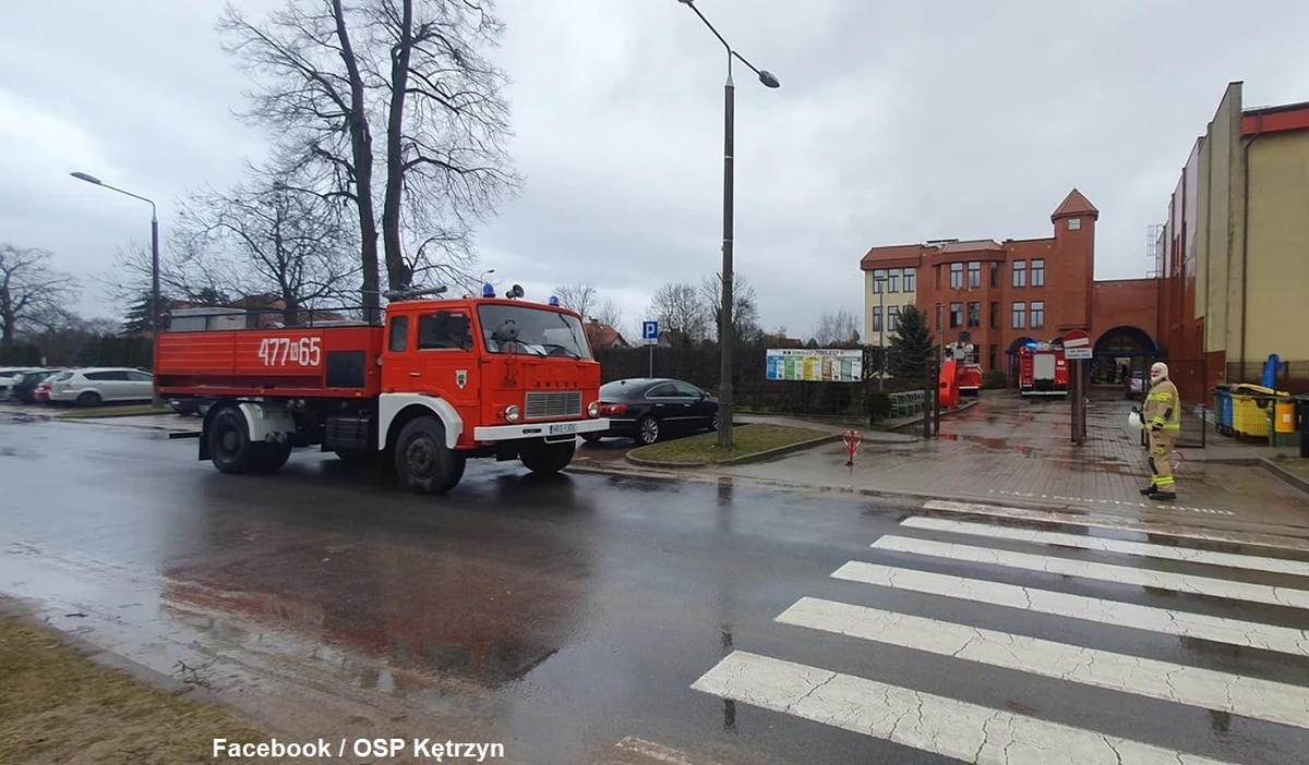 101 uczniów i 29 osób dorosłych zostało ewakuowanych z powodu pożaru w szkole podstawowej nr 5 w Kętrzynie (woj. warmińsko-mazurskie). Ogień pojawił w pojemniku na papier w szkolnej łazience.