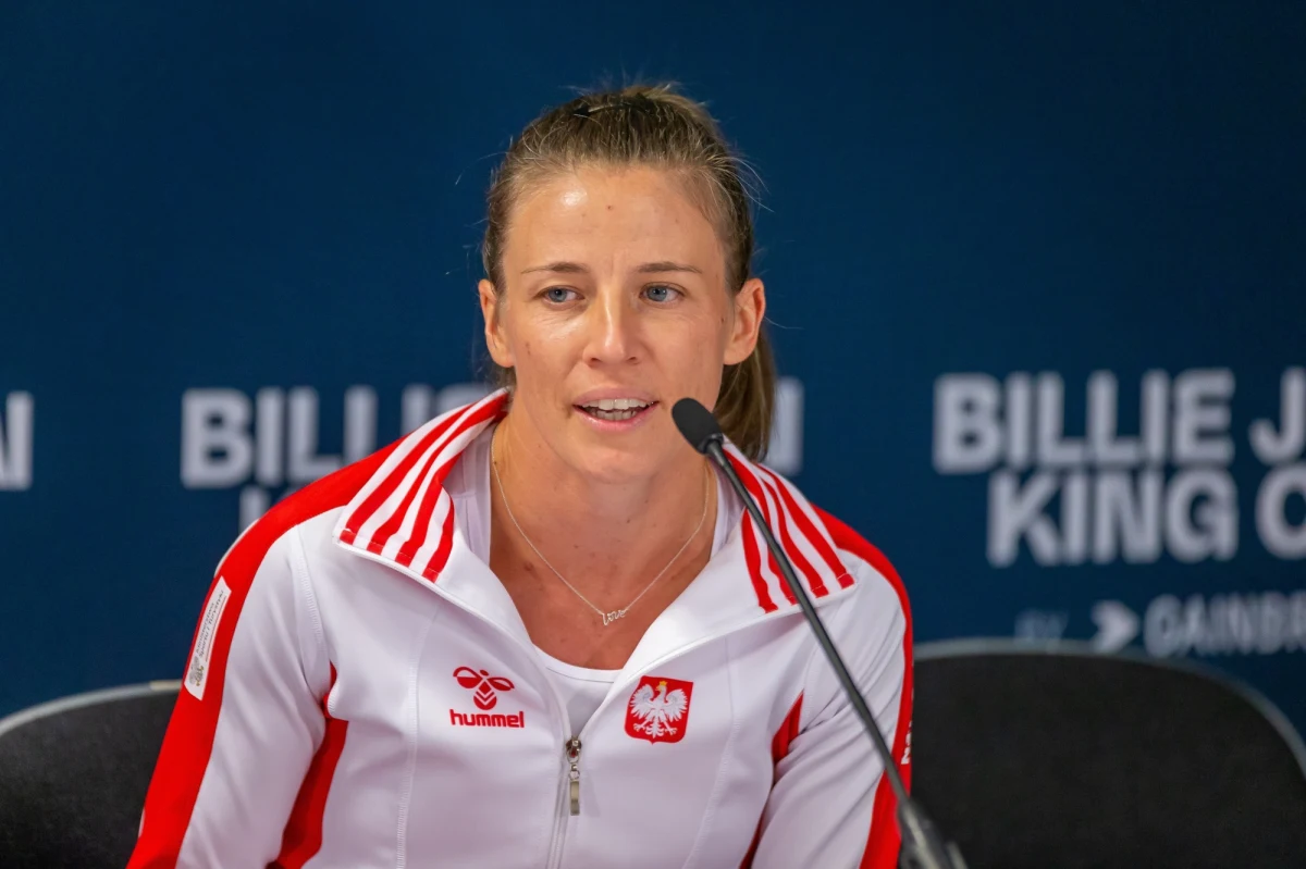 ​Alicja Rosolska i Norweżka Ulrikke Eikeri przegrały z rozstawionymi z numerem trzecim Amerykanką Desirae Krawczyk i Holenderką Demi Schuurs 1:6, 2:6 w drugiej rundzie debla (1/8 finału) tenisowego turnieju WTA 1000 na twardych kortach w Dubaju.