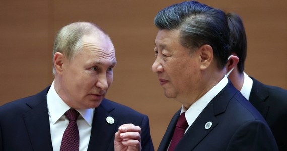 ​Prezydent Chin Xi Jinping przygotowuje się do spotkania z prezydentem Rosji Władimirem Putinem w Moskwie - podaje "The Wall Street Journal". Wizyta planowana jest w najbliższych miesiącach.