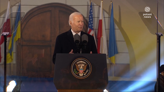 - Witaj Polsko, nasz wspaniały sojuszniku - powiedział na powitanie prezydent Stanów Zjednoczonych Joe Biden podczas przemówienia w Arkadach Kubickiego w Warszawie
- Jesteśmy mocni i jesteśmy zjednoczeni. Świat na odwróci wzroku (red. od Ukrainy) - dodał podczas wystąpienia.