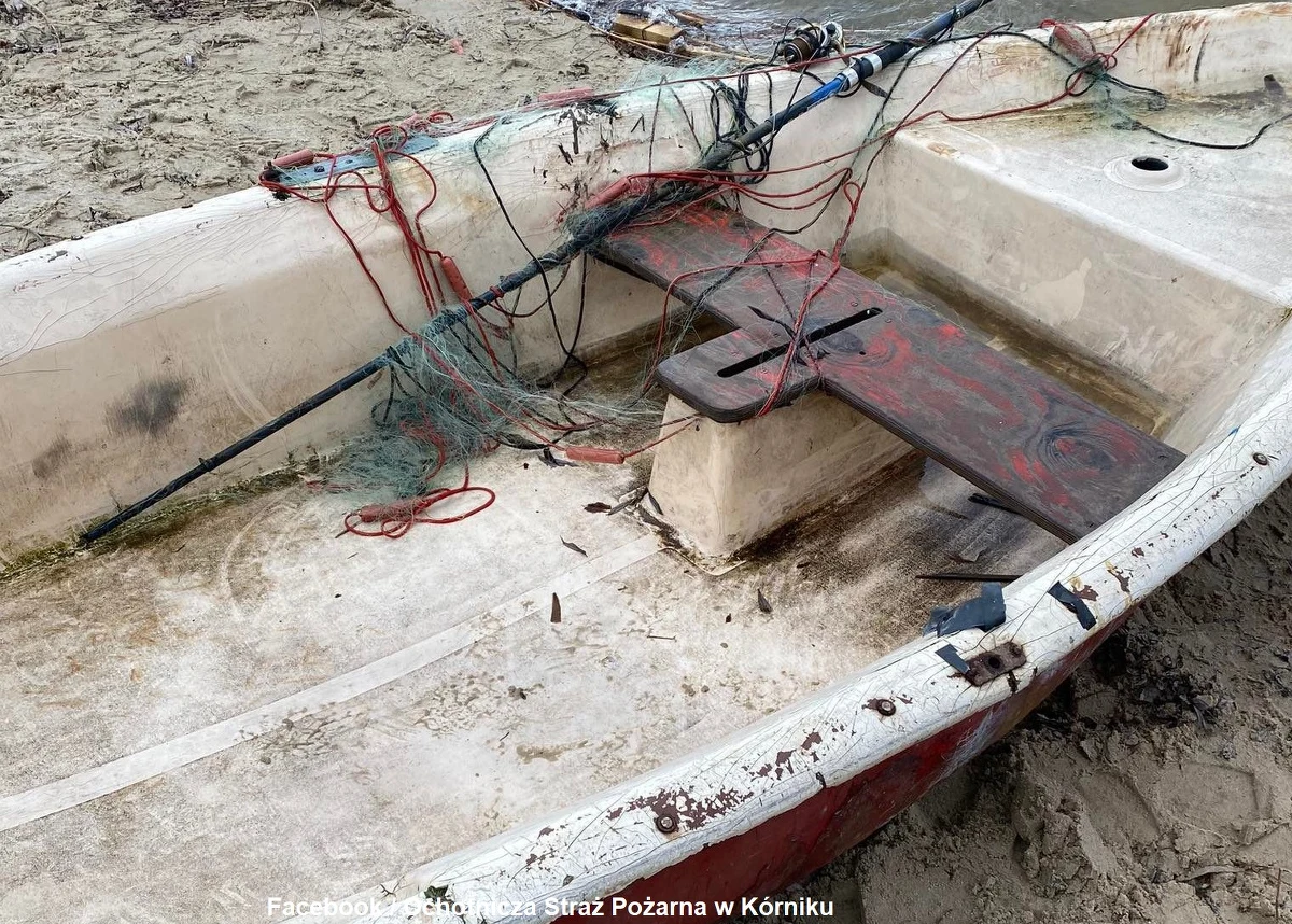 Nie udało się uratować życia mężczyzny, którego łódka wywróciła się na jeziorze Bnińskim (pow. poznański, woj. wielkopolskie). Ciało mężczyzny strażacy wyciągnęli około 2 metry od brzegu.