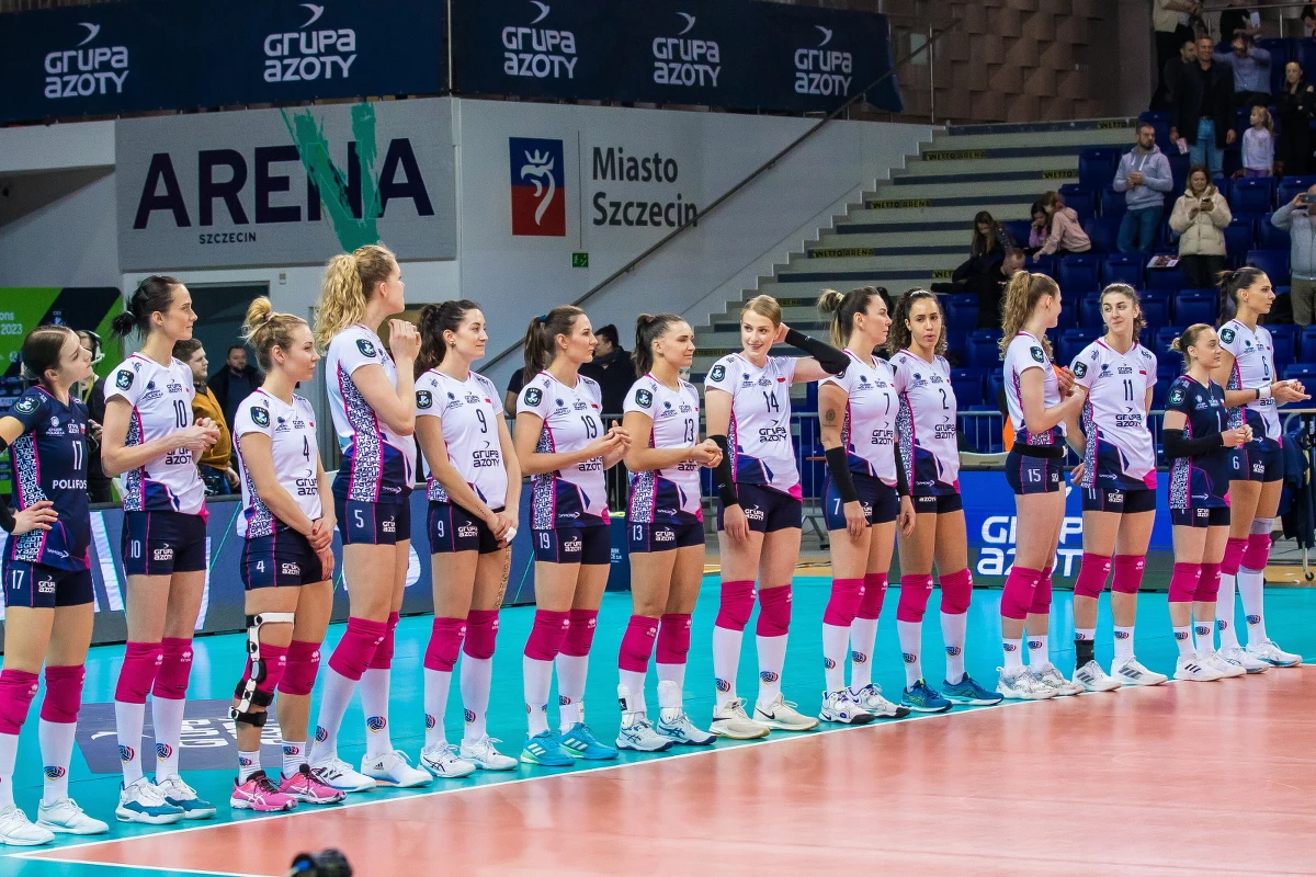 ​W zaciętym, pięciosetowym meczu siatkarki Grupy Azoty Chemika Police uległy Fenerbahce Stambuł 2:3 (14:25, 29:27, 23:25, 25:22, 10:15). Było to pierwsze spotkanie fazy play off o awans do ćwierćfinału Ligi Mistrzyń. Rewanż za dwa tygodnie w Turcji.