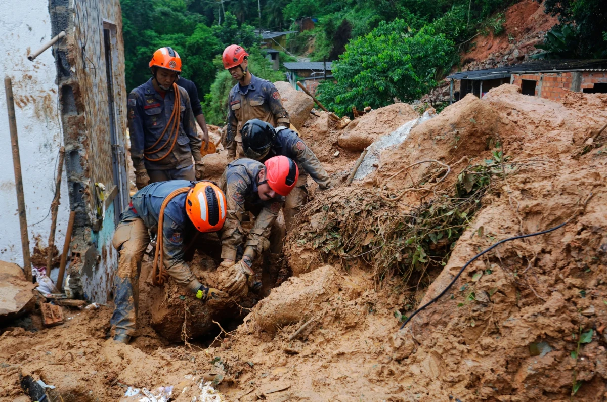 Liczba ofiar cyklonu tropikalnego, który przyniósł ulewy w brazylijskim stanie San Paulo, wzrosła do 46 - poinformowały we wtorek władze regionu. Meteorolodzy zapowiadają dalsze opady.
