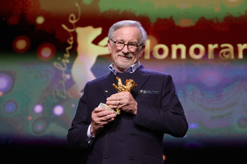 Steven Spielberg - reżyser, scenarzysta, laureat trzech Oscarów - odebrał we wtorek wieczorem podczas 73. Berlinale Honorowego Złotego Niedźwiedzia za całokształt twórczości. "Za każdym razem, kiedy w mojej głowie pojawia się pomysł na dobry film, odczuwam taką samą ekscytację" - zapewnił.