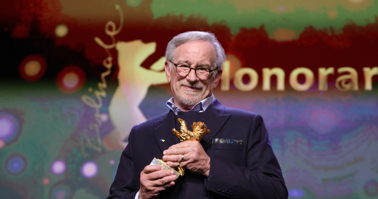 Steven Spielberg - reżyser, scenarzysta, laureat trzech Oscarów - odebrał we wtorek wieczorem podczas 73. Berlinale Honorowego Złotego Niedźwiedzia za całokształt twórczości. "Za każdym razem, kiedy w mojej głowie pojawia się pomysł na dobry film, odczuwam taką samą ekscytację" - zapewnił.