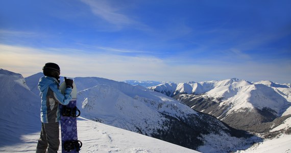 Pracowicie rozpoczął się dzień toprowców. Wyjechali do dwóch akcji ratunkowych. Pomocy potrzebowała snowboardzistka oraz turysta, który miał wypadek na Giewoncie.