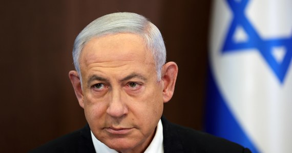 W ciągu ostatnich kilku tygodni premier Izraela Benjamin Netanjahu odbył serię pięciu tajnych spotkań, w trakcie których postanowiono zwiększyć poziom izraelskich przygotowań i gotowości do ataku na irańskie obiekty nuklearne - poinformował portal izraelskiej telewizji Channel 12. Niedawno pojawiły się doniesienia, że Iran wzbogacił uran do 84 proc., co sprawia, że jest o krok od budowy broni jądrowej.