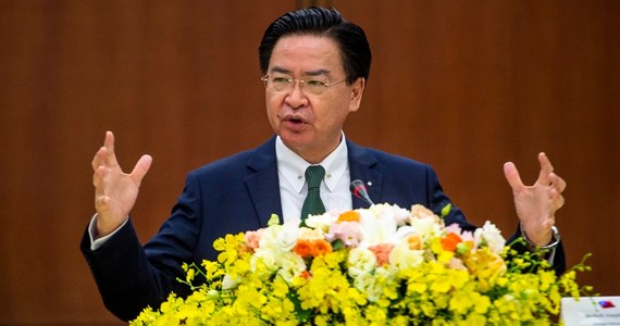 Szef MSZ Tajwanu Joseph Wu spotkał się z amerykańskimi urzędnikami w pobliżu Waszyngtonu - podały tajwańskie media. Dziennik "Financial Times" określił rozmowy jako "specjalny dialog dyplomatyczny", utrzymywany w tajemnicy, by nie wywoływać gniewnej reakcji Chin. 