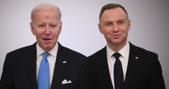 Prezydent USA Joe Biden przekazał mi sugestie co do sposobu działania w związku z tym, że jestem blisko, gdzie dzieją się ważne wydarzenia - powiedział prezydent Andrzej Duda, odnosząc się do swojej ostatniej rozmowy z Joe Bidenem przez jego wylotem z Warszawy. Stwierdził także, że wizyta amerykańskiego przywódcy to też dobry sygnał dla inwestorów chcących działać w Polsce. 