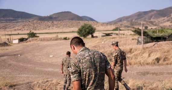 ​Międzynarodowy Trybunał Sprawiedliwości (MTS), główny organ sądowy ONZ, nakazał w środę władzom Azerbejdżanu umożliwienie korzystania przez Armenię z korytarza laczyńskiego, który łączy ten kraj z separatystycznym regionem Górskiego Karabachu - podała agencja Reutera.