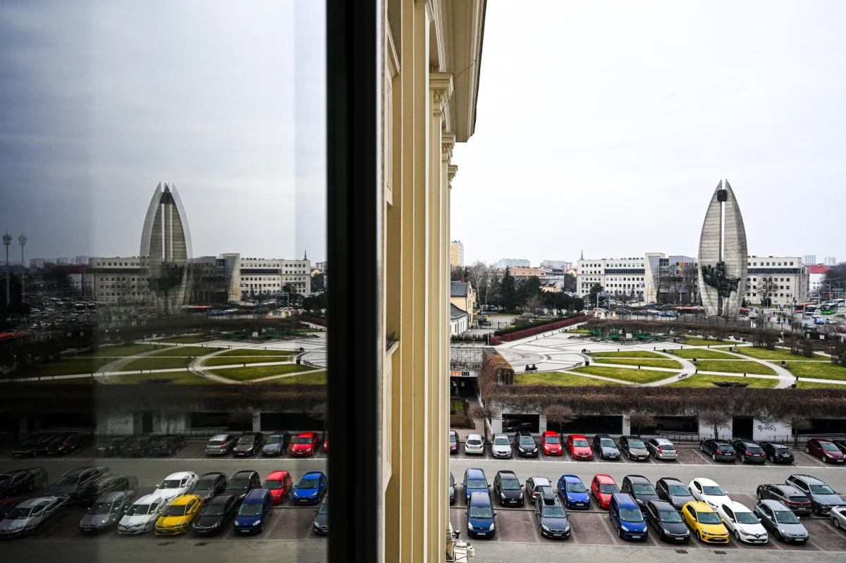 W Rzeszowie od początku wojny liczba mieszkańców zwiększyła się o jedną piątą - szacuje prezydent tego miasta Konrad Fijołek. Według niego w stolicy Podkarpacia osiedliło się do 40 tysięcy ludzi - głównie cudzoziemców. Dzień przed rocznicą rozpoczęcia rosyjskiej agresji na Ukrainę sprawdzamy, jak wojna zmieniła życie w tym mieście, a także w podrzeszowskiej Jasionce. 