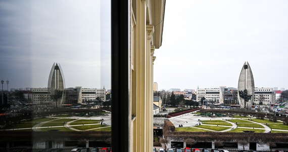 W Rzeszowie od początku wojny liczba mieszkańców zwiększyła się o jedną piątą - szacuje prezydent tego miasta Konrad Fijołek. Według niego w stolicy Podkarpacia osiedliło się do 40 tysięcy ludzi - głównie cudzoziemców. Dzień przed rocznicą rozpoczęcia rosyjskiej agresji na Ukrainę sprawdzamy, jak wojna zmieniła życie w tym mieście, a także w podrzeszowskiej Jasionce. 