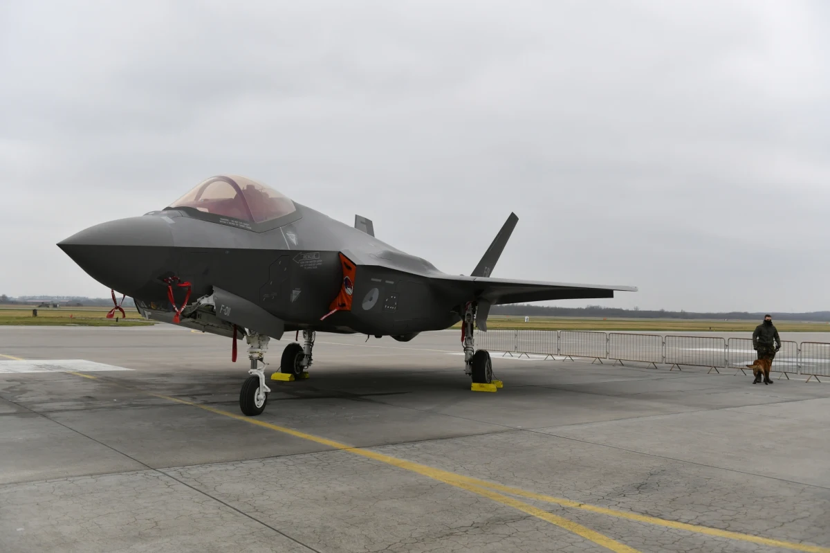 Holenderskie F-35 stacjonujące w Polsce niedawno przechwyciły kolejne dwa rosyjskie samoloty w międzynarodowej przestrzeni powietrznej nad Morzem Bałtyckim - informuje tamtejsze ministerstwo obrony. 
