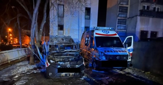 W Grójcu ( Mazowsze) spaliły się dwie karetki pogotowia. Według strażaków przypuszczalną przyczyną zdarzenia było podpalenie. Straty oszacowano na 250 tys. zł - poinformowała straż pożarna w Grójcu.