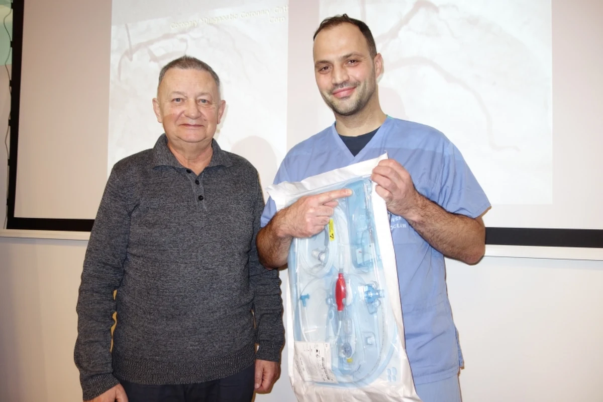 Skomplikowaną operacja serca w Szpitalu Wojskowym we Wrocławiu. Kardiolodzy uratowali życie 73-letniego pacjenta, którego miały dyskwalifikować inne ośrodki. Zabieg polegał na przewierceniu i udrożnieniu około 20 centymetrów zwapniałych tętnic. Na czas operacji do serca wszczepiono pompę wspomagającą jego pracę.