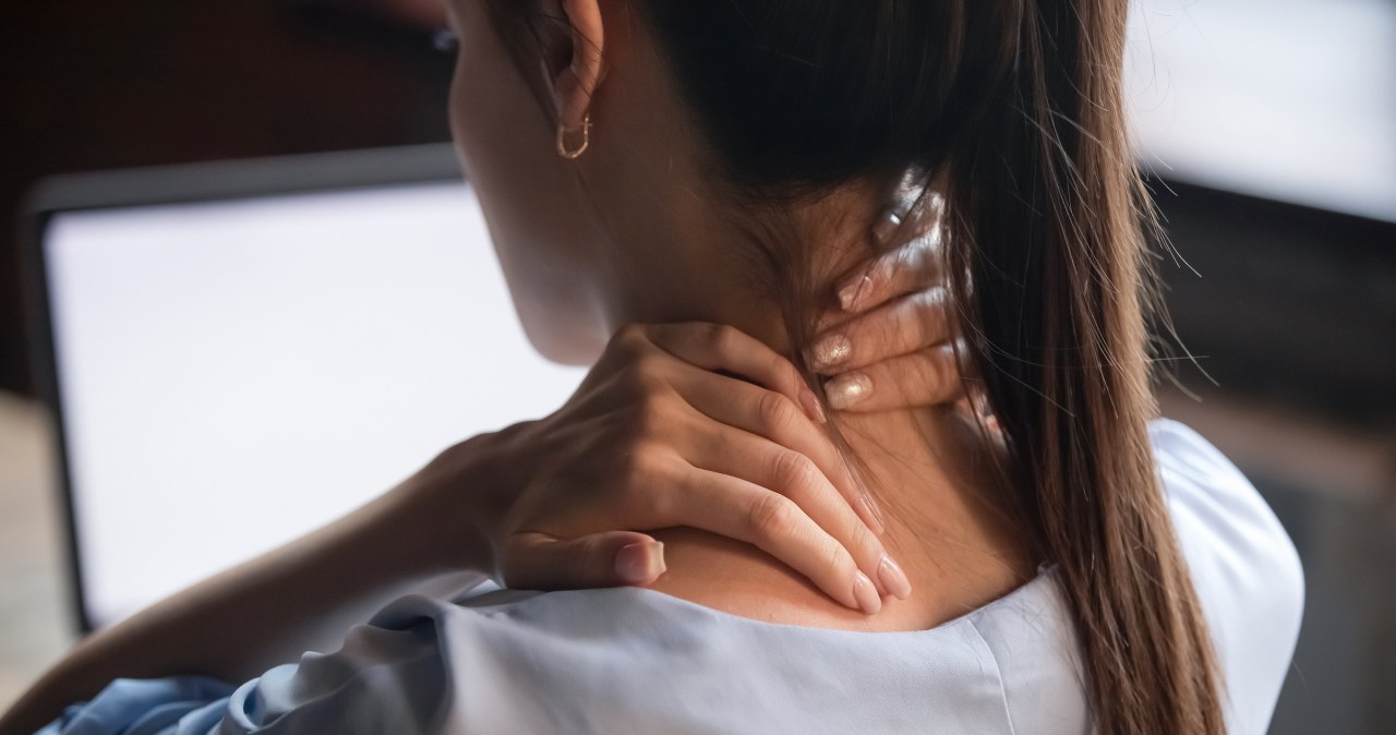 To dlatego szyja i barki są spięte i sztywne. Tak zlikwidujesz objawy