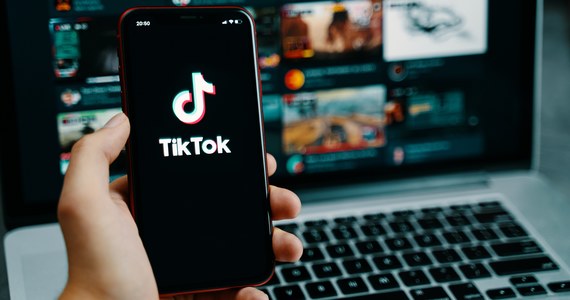 Komisja Europejska od połowy marca zakaże używania na telefonach służbowych swoich pracowników TikToka - chińskiej aplikacji do udostępniania krótkich filmików. KE tłumaczy to cyberbezpieczeństwo. 
