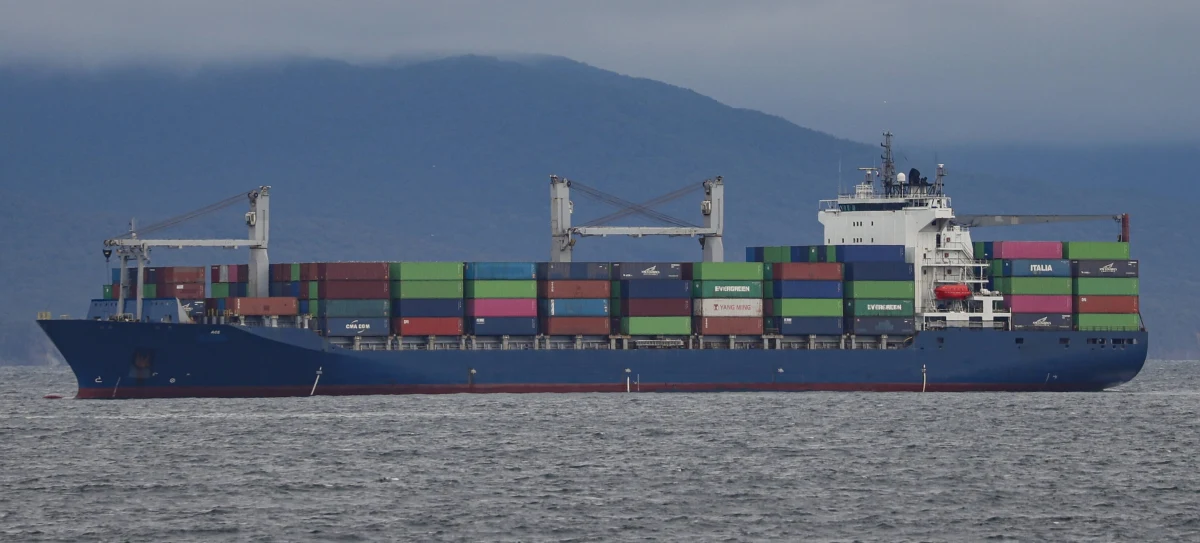 Zwiększa się obecność floty rosyjskiej na Morzu Śródziemnym, istnieje wysokie ryzyko incydentów - oświadczył szef sztabu włoskiej marynarki wojennej admirał Enrico Credendino. Odnotował, że postawa Rosjan jest "agresywna". 