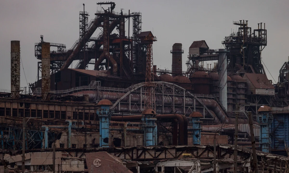 Proukraiński doradca mera Mariupola Petro Andriuszczenko poinformował w czwartek na Telegramie, że w godzinach porannych w okupowanym i zniszczonym przez Rosjan Mariupolu w południowo-wschodniej Ukrainie odnotowano co najmniej cztery eksplozje w miejscach rozmieszczania wojsk rosyjskich. To już kolejne takie ataki w ostatnich dniach.