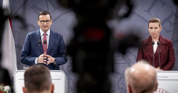 "Jestem przekonany, że nasze wzajemne zrozumienie i współpraca mają kluczowe znaczenie w przekonywaniu innych o istotności wspierania Ukrainy, w tym szkolenia żołnierzy" - powiedział w Kopenhadze premier Mateusz Morawiecki po spotkaniu z premier Danii Mette Frederiksen.