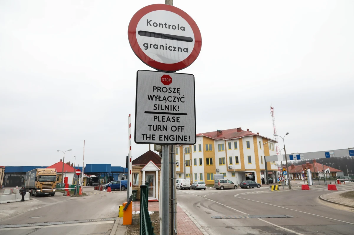 W najbliższym czasie Polskę opuści białoruski attaché obrony - poinformował rzecznik MSZ Łukasz Jasina. To odpowiedź Polski na decyzję Mińska o wydaleniu z Białorusi łącznika polskiej Straży Granicznej i dwóch pracowników polskiego konsulatu z Grodna.