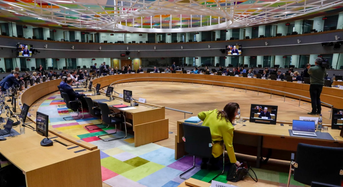 ​Krajom UE ponownie nie udało się osiągnąć jednomyślności w sprawie 10. pakietu sankcji wobec Rosji. Restrykcje miały być uzgodnione do jutra, czyli do pierwszej rocznicy napaści na Ukrainę. Rozmowy ambasadorów państw UE będą kontynuowane w piątek.