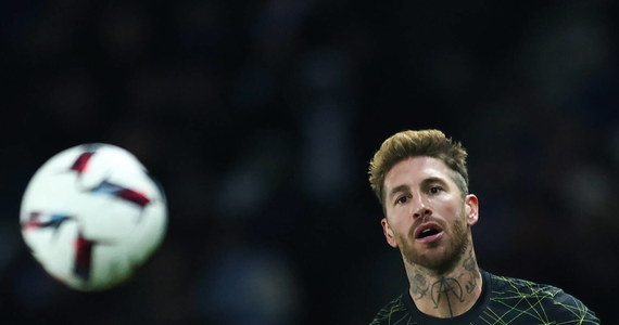 Rekordzista pod względem liczby występów w reprezentacji Hiszpanii Sergio Ramos ogłosił, że więcej nie wystąpi w drużynie narodowej. "Będę dalej wspierał swój kraj z domu z emocjami piłkarza, który dostąpił zaszczytu reprezentowania go 180 razy" - napisał na Twitterze.