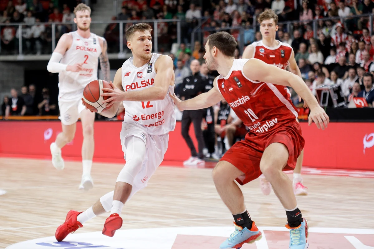Reprezentacja Polski koszykarzy pokonała w Sosnowcu Austrię 87:72 (26:21, 31:17, 14:19, 16:15) w 5., przedostatniej kolejce prekwalifikacji mistrzostw Europy 2025. Biało-Czerwoni mają w grupie E bilans 4-1, ale niezależnie od wyników są pewni udziału w turnieju finałowym jako współgospodarz.