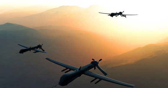 Portal niemieckiego tygodnia "Der Spiegel" poinformował w piątek, że rosyjska armia prowadzi z Chinami rozmowy na temat produkcji dronów kamikadze. Do Moskwy mają one trafić dzięki sfałszowanym dokumentom przewozowym.