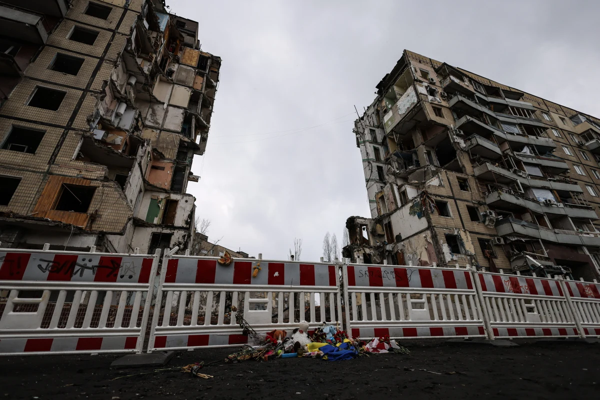 "24 lutego 2022 roku to najtrudniejszy dzień naszej historii współczesnej, tego dnia obudziliśmy się rankiem i od tej pory nie zasypiamy" - oświadczył prezydent Wołodymyr Zełenski w wystąpieniu wideo opublikowanym na swojej oficjalnej stronie internetowej w piątek, w rocznicę rosyjskiej inwazji.