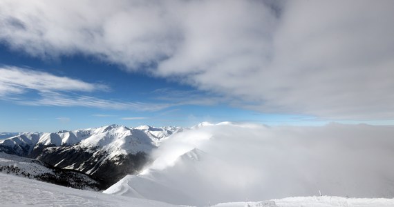W najbliższy weekend w górach czeka nas powrót zimy. W Tatrach może spaść nawet kilkadziesiąt centymetrów śniegu. Biało będzie także na nizinach - ostrzegają synoptycy IMGW. 