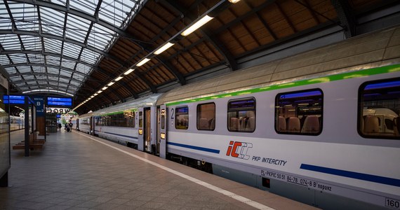​W związku z próbą kradzieży elementów sieci trakcyjnej na odcinku Szczedrzykowice - Wielkie Piekary (linia kolejowa Wrocław - Legnica) są utrudnienia w kursowaniu pociągów. Ruch prowadzony jest po jednym torze. Do czasu naprawy pasażerowie muszą liczyć się z opóźnieniami.