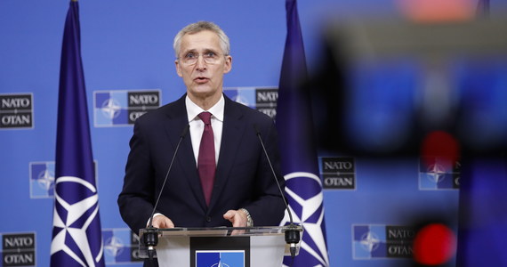 Putin nie jest gotowy na pokój, musimy dlatego dać Ukrainie to, czego potrzebuje - powiedział w piątek sekretarz generalny NATO Jens Stoltenberg, przemawiając w Tallinie z okazji rocznicy rosyjskiej napaści na Ukrainę oraz Dnia Niepodległości Estonii.