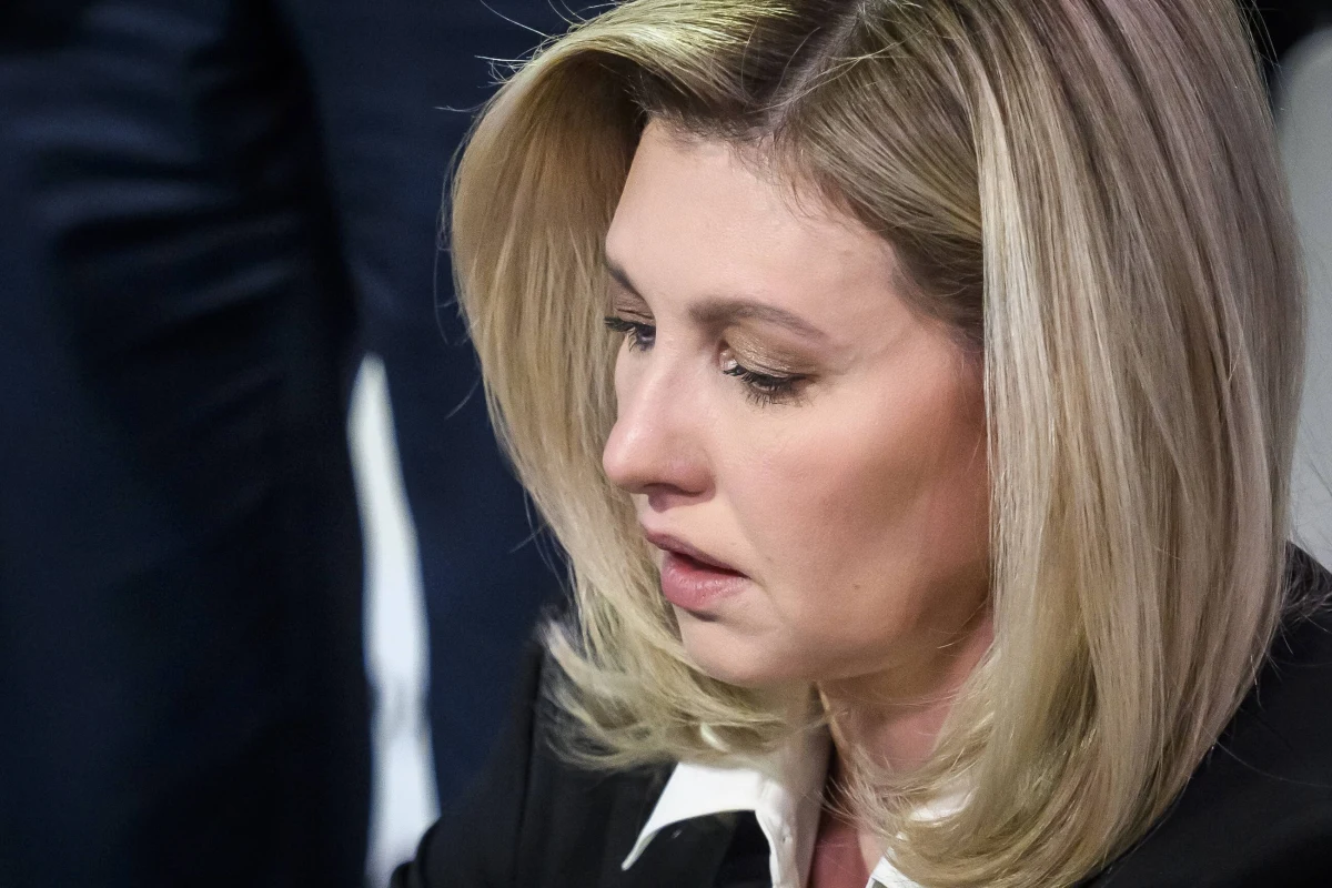 "Inwazja Rosji na Ukrainę wywróciła nam życie. Skończyło się wszystko, co było w nim światłe i nie wiedzieliśmy, co nas czeka. Ta wojna to niesprawiedliwość, która nie powinna dotknąć nikogo, dlatego apelujemy o broń i o ukaranie winnych" - powiedziała PAP pierwsza dama Ukrainy Ołena Zełenska. Dzisiaj mija rok od rosyjskiej inwazji na Ukrainę.