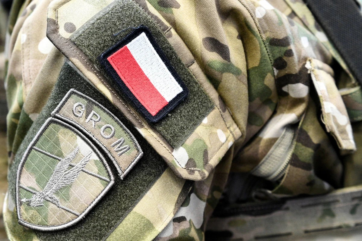 Na poligonie jednostki GROM w podwarszawskim Rembertowie doszło do bardzo poważnego wypadku - dowiedział się Onet. Ucierpiało dwóch żołnierzy. Jeden z nich przeszedł wielogodzinną operację. Jego stan jest ciężki, lecz stabilny.
