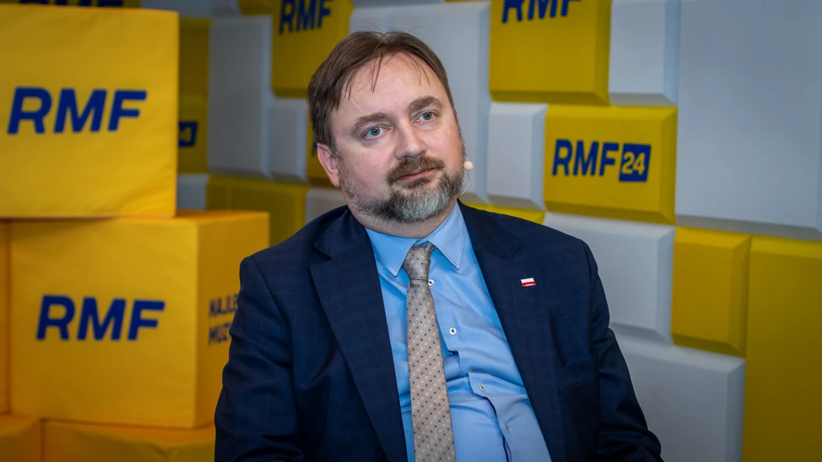 "Jednym z aspektów zwołania Rady Bezpieczeństwa Narodowego było zdanie relacji nie tylko z wizyty prezydenta USA Joe Bidena w Polsce, ale też z całej ofensywy dyplomatycznej prezydenta (Dudy - przyp. red.). Drugim aspektem była rocznica tego tragicznego, zbrodniczego aktu agresji Rosji na Ukrainę" - mówił w Popołudniowej rozmowie w RMF FM Paweł Szrot, szef Gabinetu Prezydenta RP.