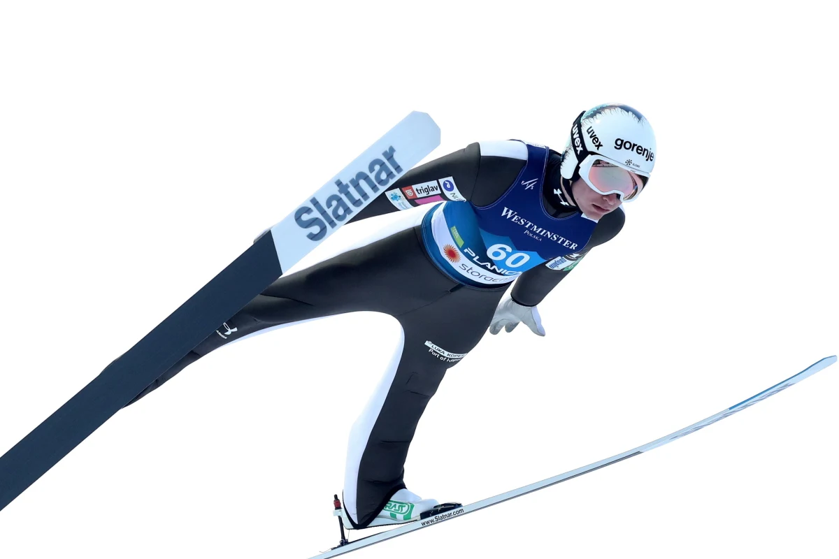 Anze Lanisek wygrał kwalifikacje do sobotniego konkursu na normalnej skoczni mistrzostw świata w Planicy. Słoweniec skoczył 98 m. W sobotnim konkursie wystąpi pięciu Polaków. Najlepszym z naszych zawodników w kwalifikacjach był Dawid Kubacki, który zajął 8. miejsce