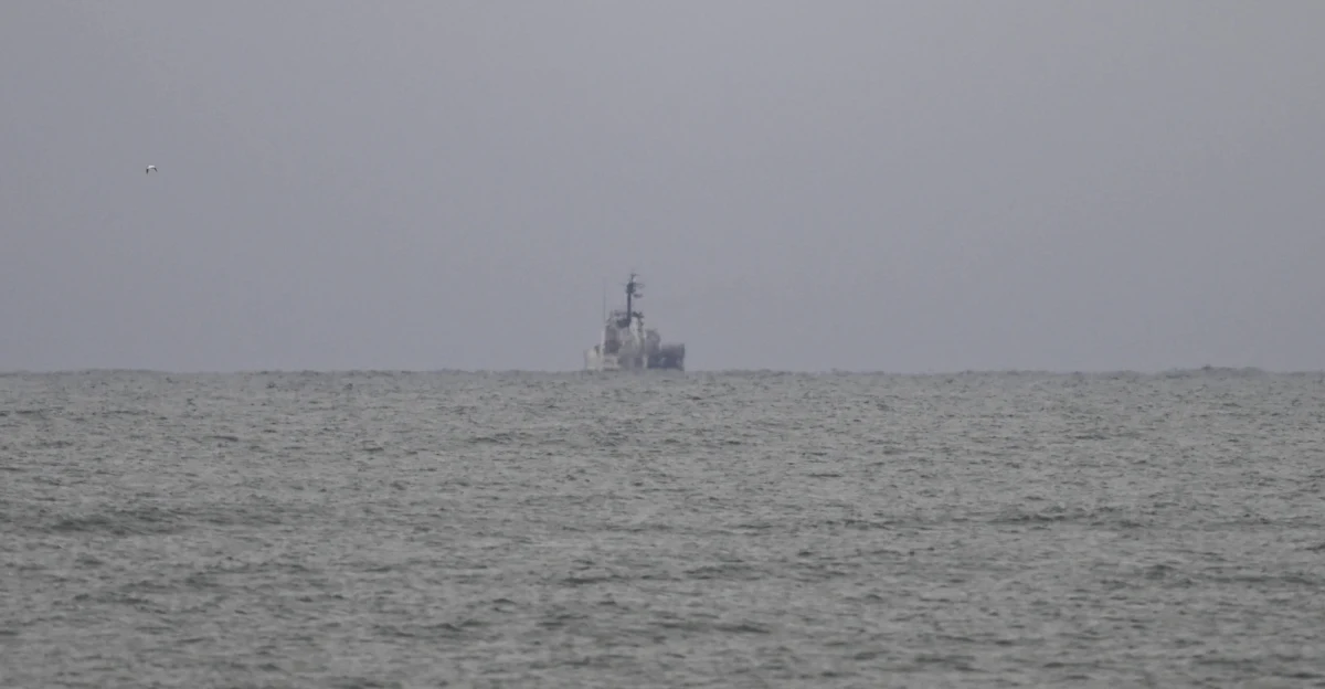 Niedawny incydent z udziałem rosyjskiego statku szpiegowskiego na wodach belgijskich Morza Północnego, to tylko "wierzchołek góry lodowej" - twierdzą belgijscy eksperci, cytowani przez dziennik "De Tijd". Wskazują oni, że każdego miesiąca pojawia się kilka informacji o podejrzanych obiektach oraz dziwnych pojemnikach przy wiatrakach. 